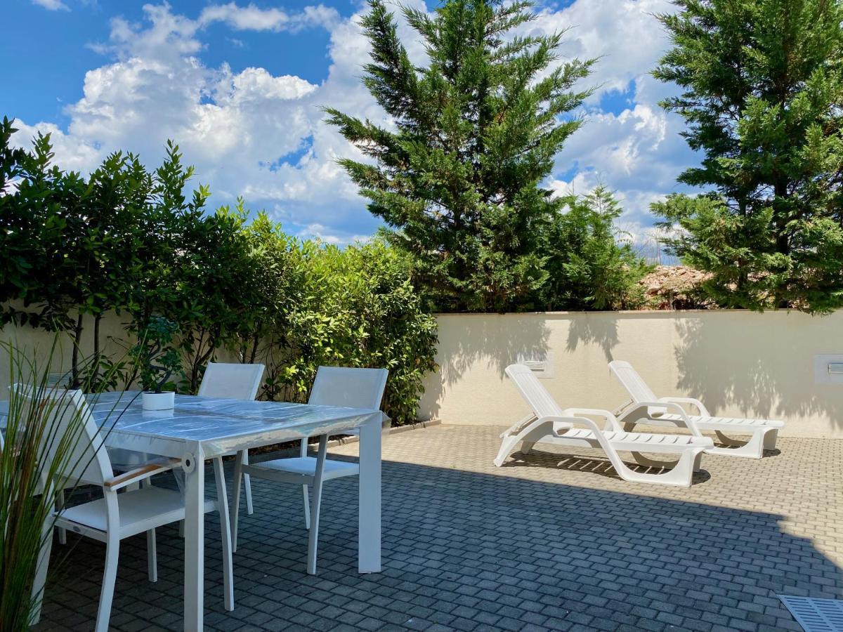 Private Pool And Mediterranean Garden Apt Mia Шіло Екстер'єр фото